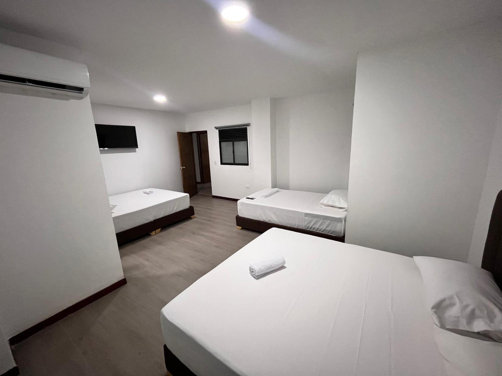 Hotel Gallery By 70 Medellín Buitenkant foto
