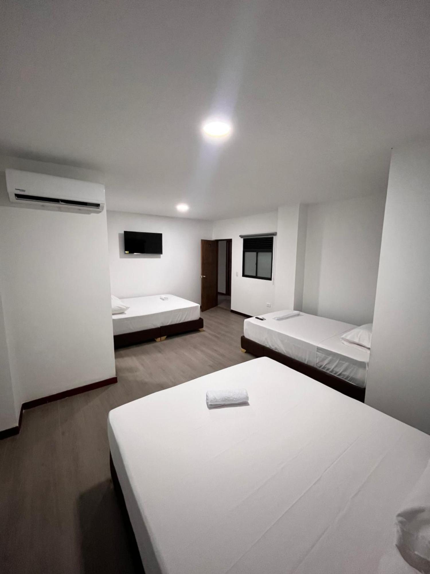 Hotel Gallery By 70 Medellín Buitenkant foto