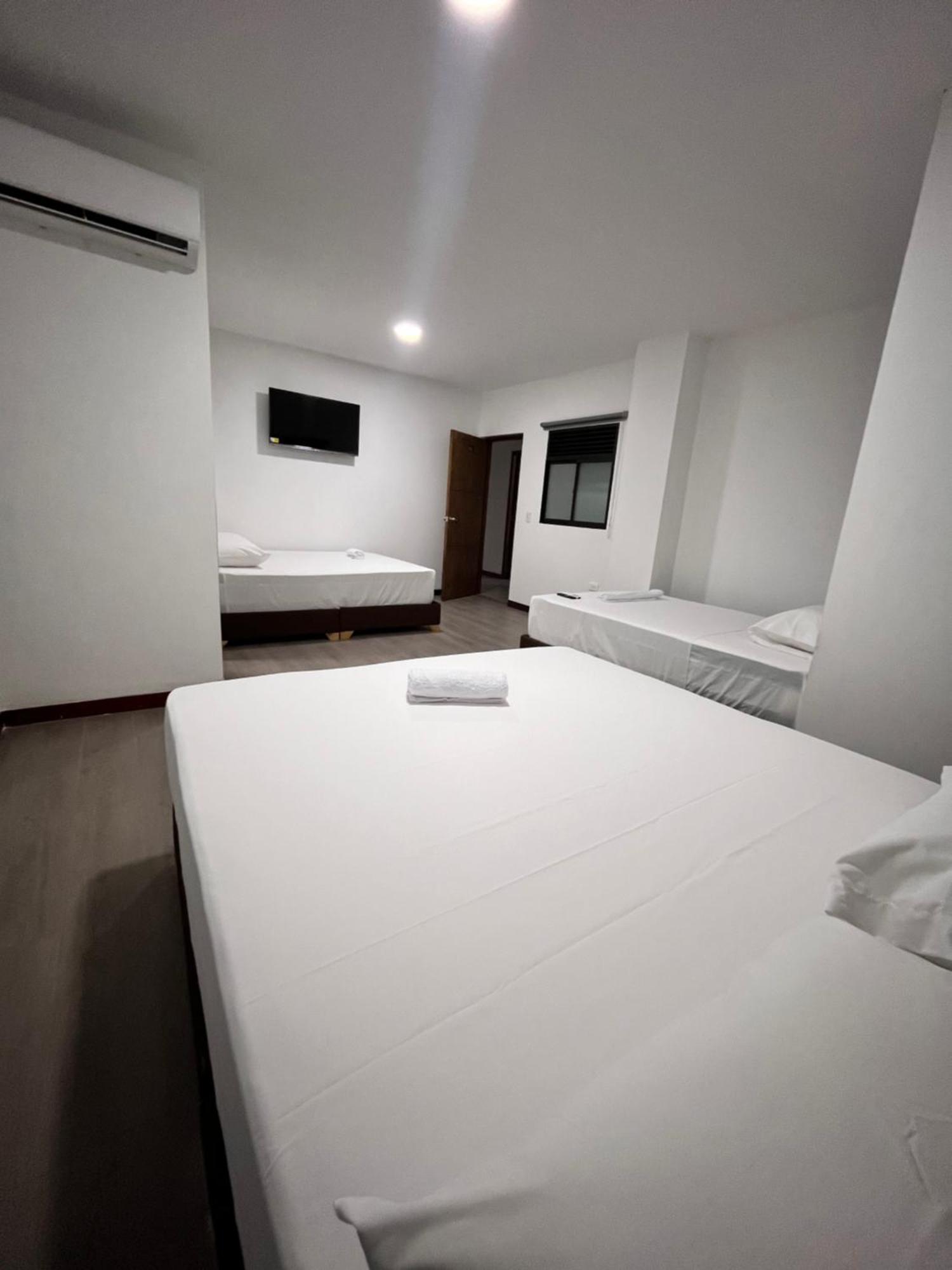 Hotel Gallery By 70 Medellín Buitenkant foto