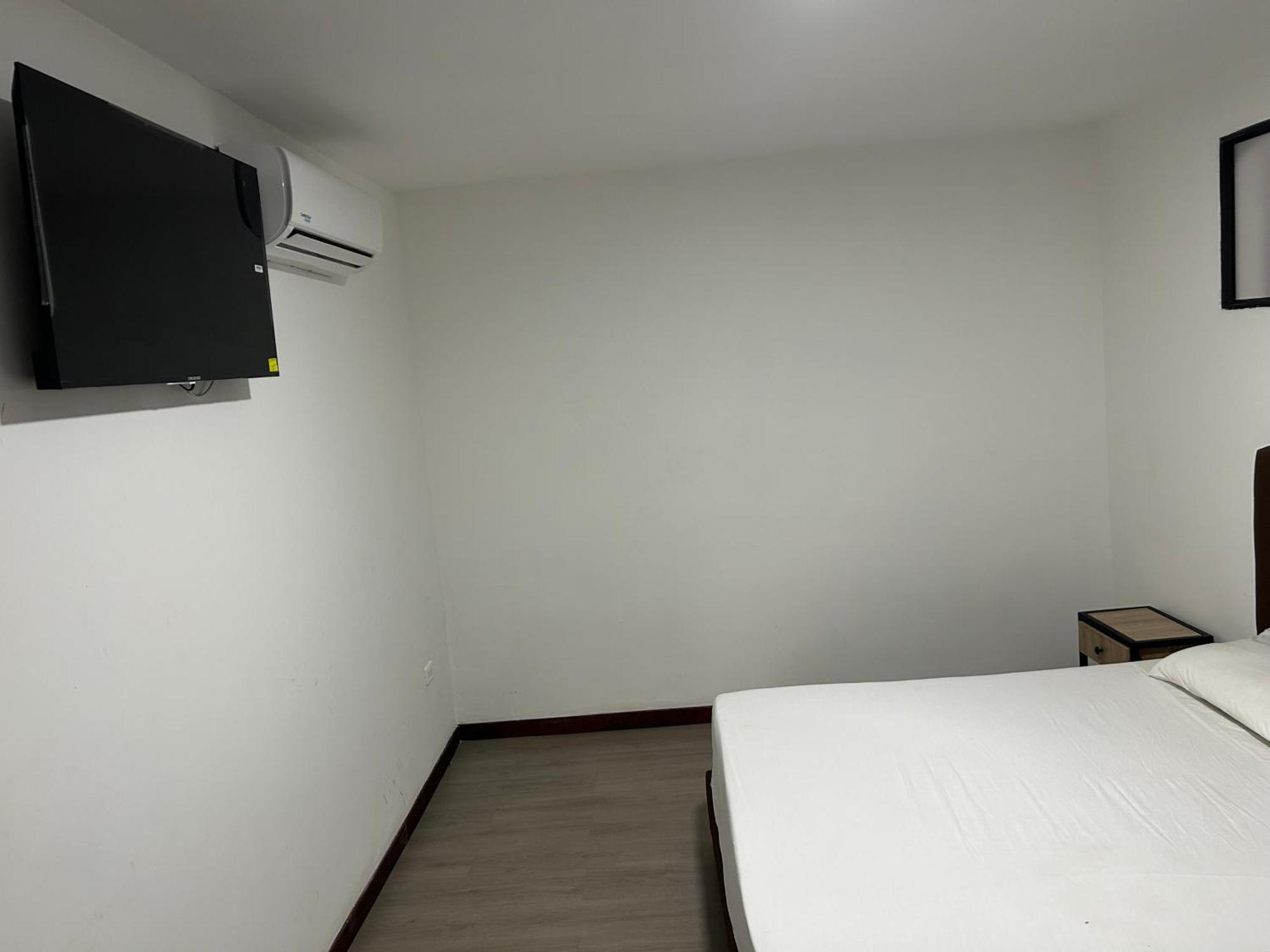 Hotel Gallery By 70 Medellín Buitenkant foto