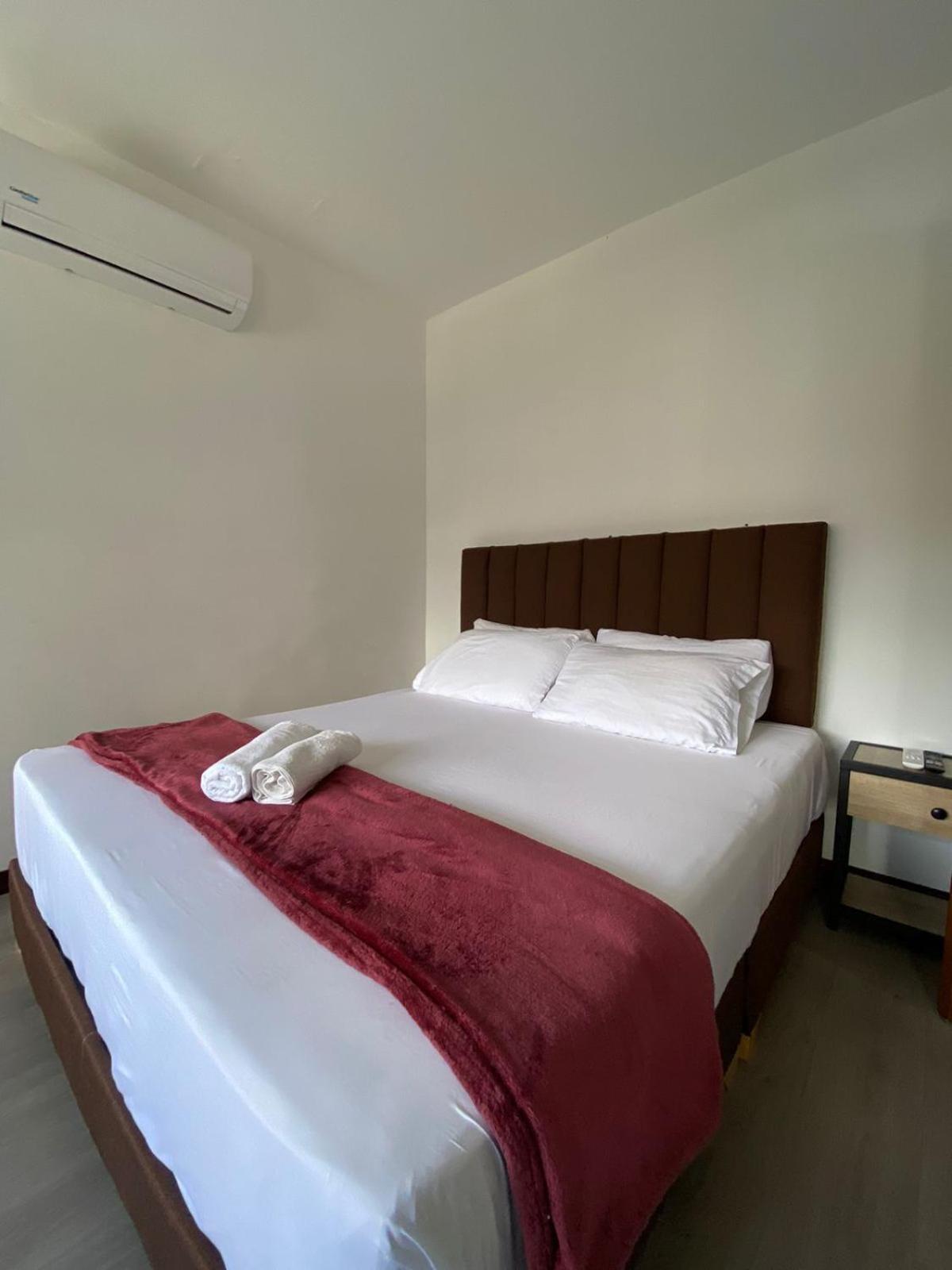 Hotel Gallery By 70 Medellín Buitenkant foto