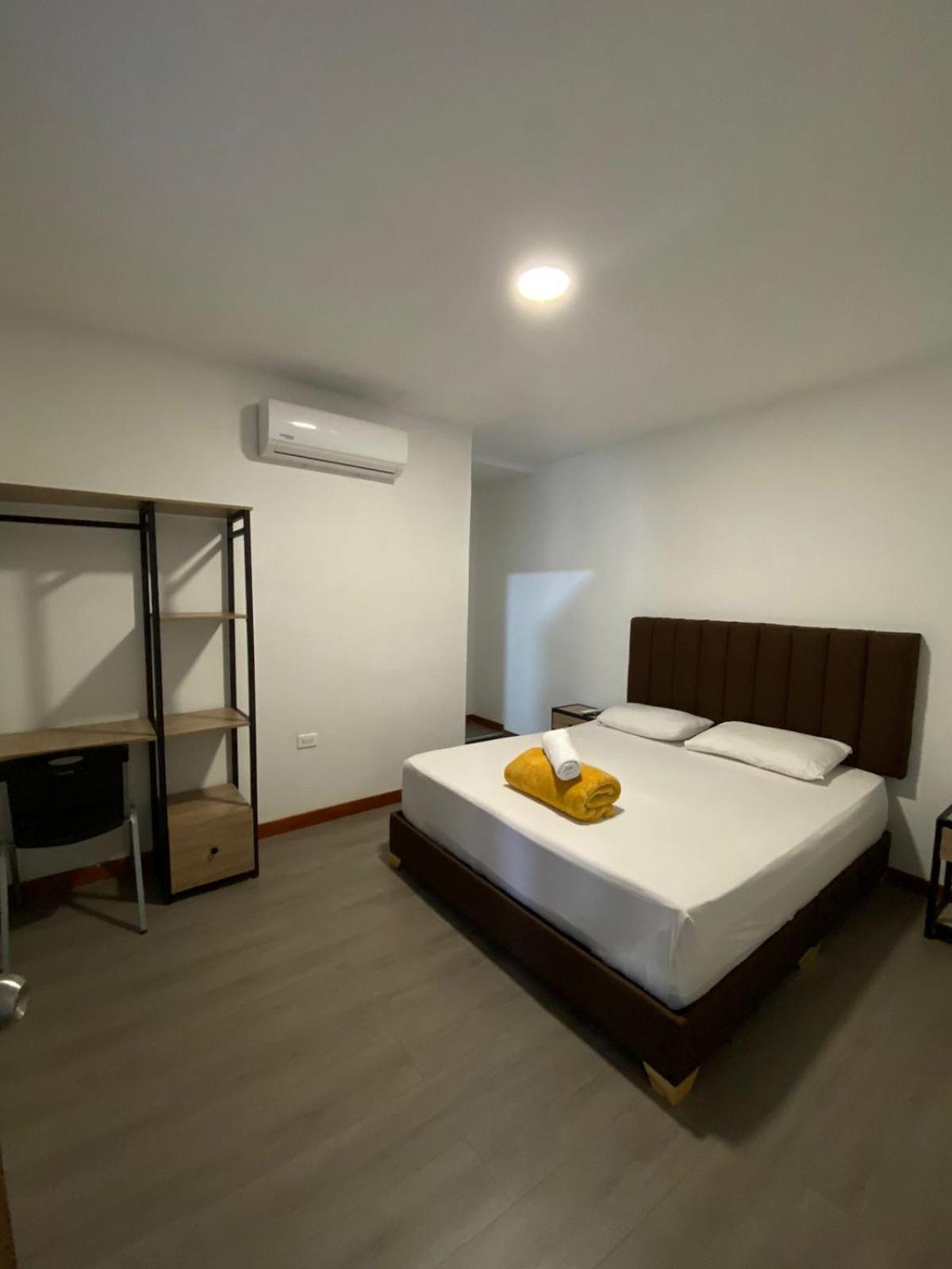 Hotel Gallery By 70 Medellín Buitenkant foto